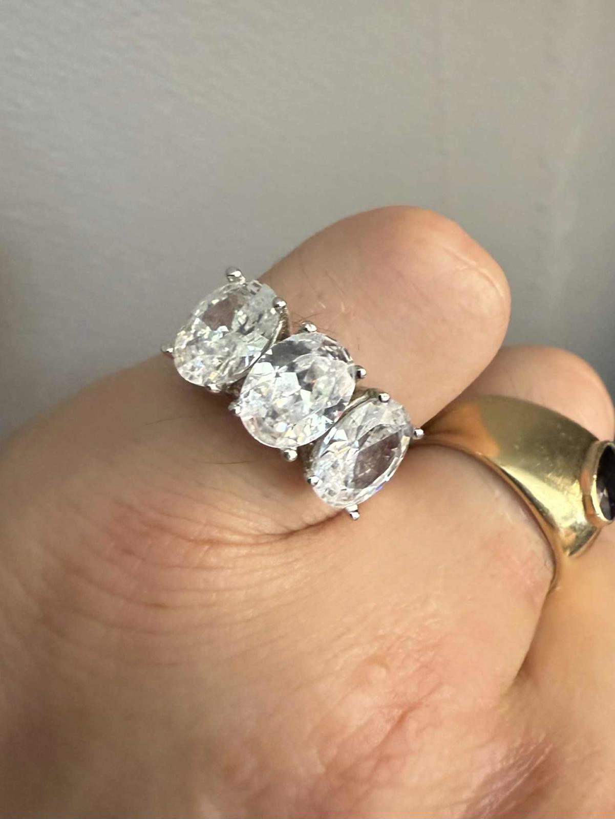 Quality 925 Sterling Silver Clear Stone Trilogy Ring • Size - N • 5.09 Grams