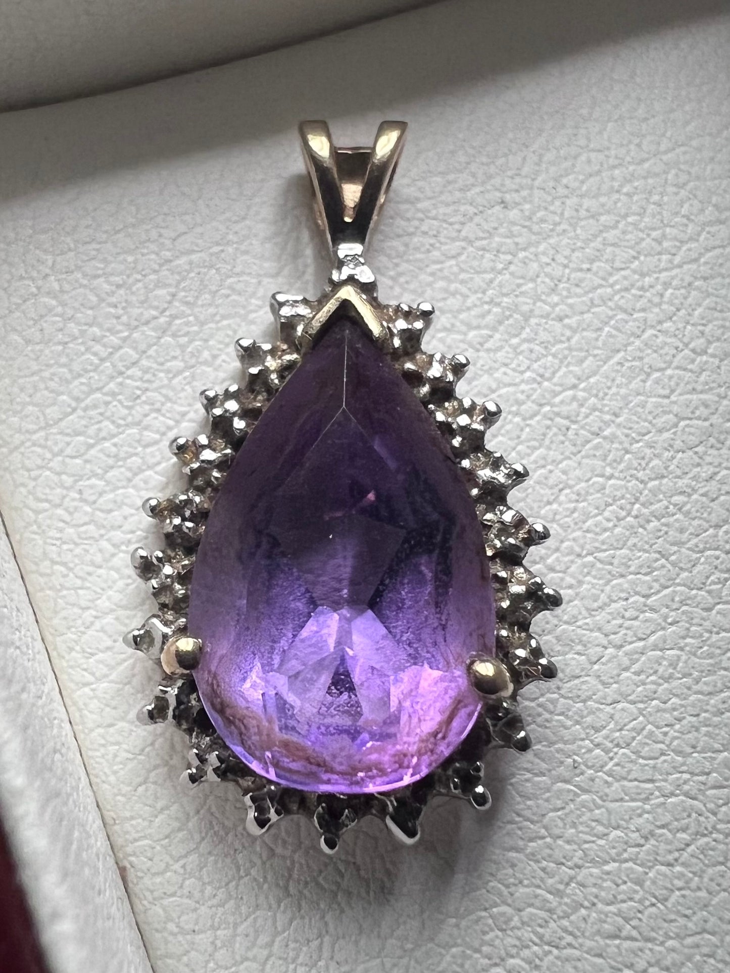 Vintage 9ct Yellow Gold Pear Cut Amethyst & Diamond Chip Pendant - 2.33 Grams