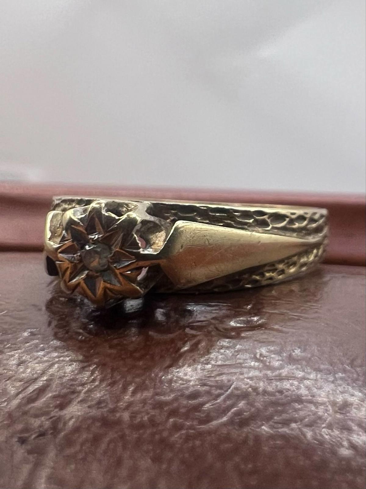 Vintage 9ct Yellow Gold Diamond Set Ring • Size - M • 2.06 Grams