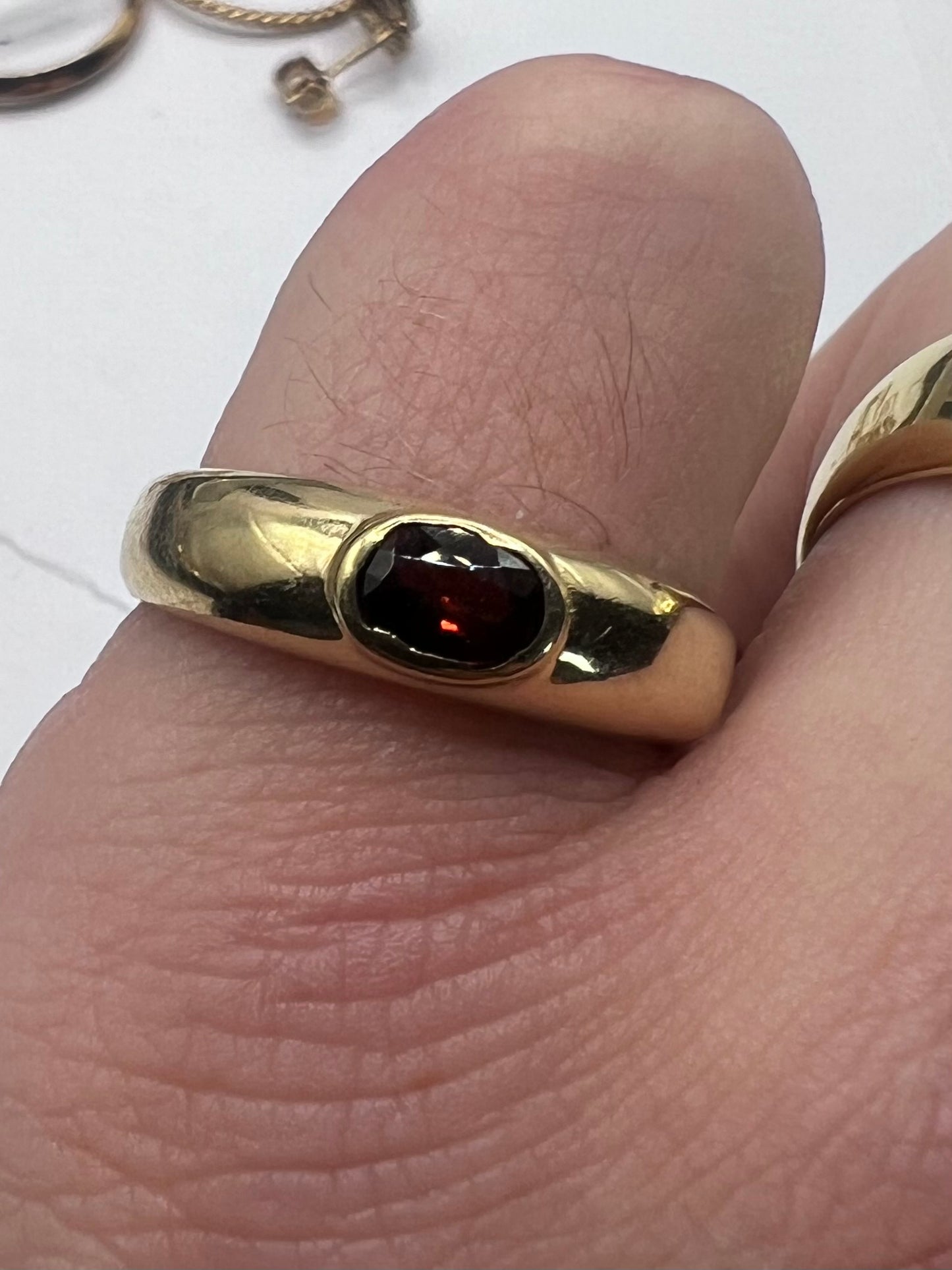 Vintage 9ct Yellow Gold Garnet Set Ring - U