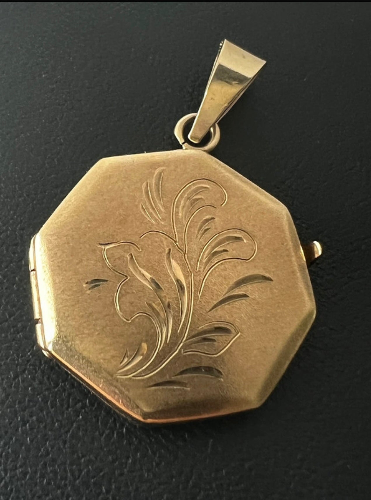 Vintage Patterned 9ct Yellow Gold Locket - 6.73 Grams
