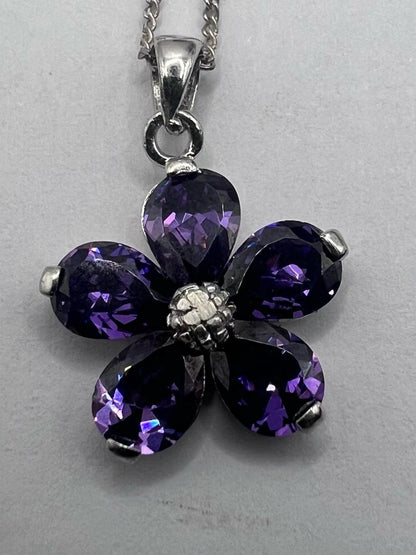 Quality 925 Sterling Silver Amethyst Flower Pedant & Chain Set - 3.25 Grams