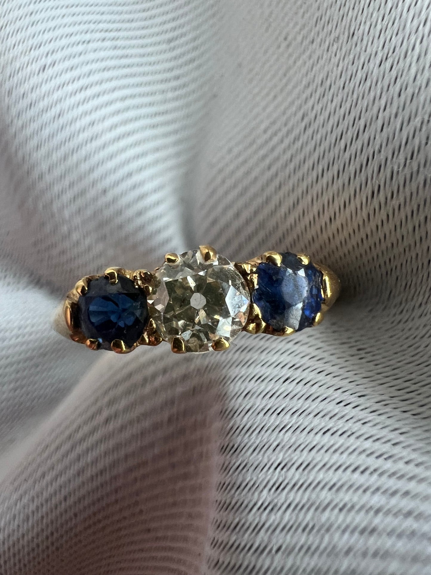 Antique 18ct Old Mine Cut Diamond & Sapphire Trilogy Ring - N