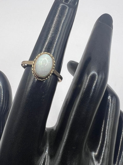 Vintage 9ct Yellow Gold Opal Ring - M½
