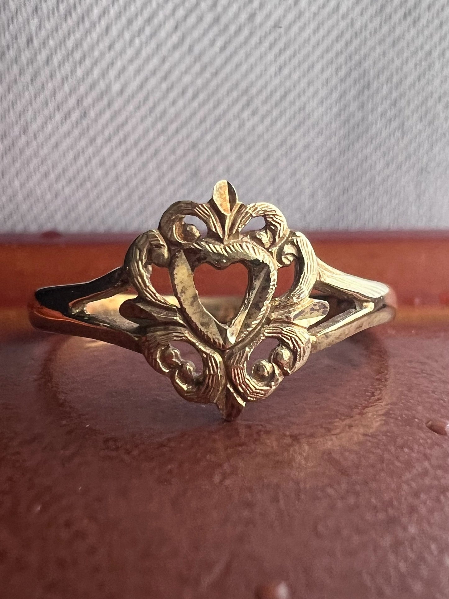 Dainty 9ct Yellow Gold Detailed Ring - O