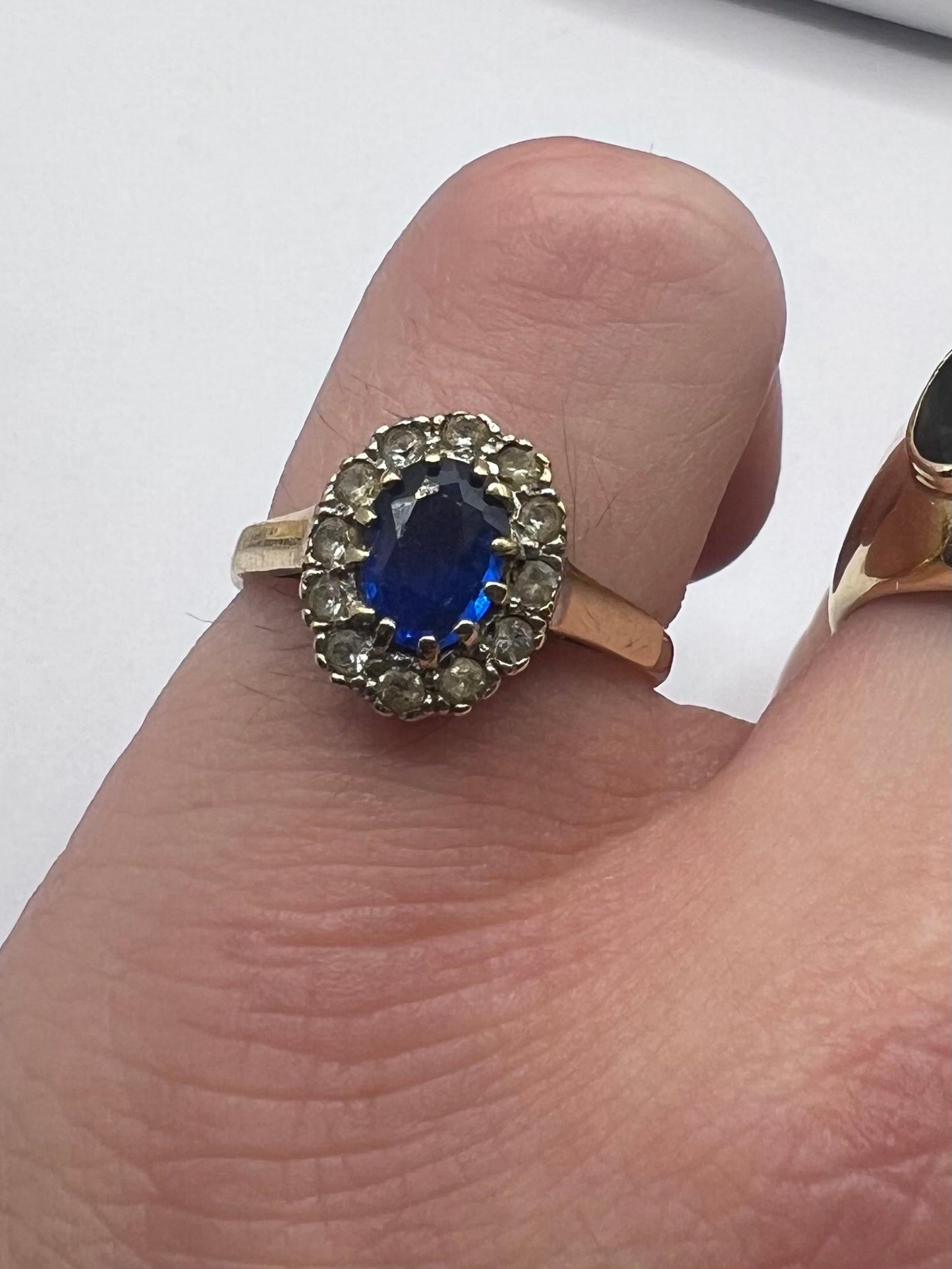 Vintage 9ct Yellow Blue & White Stone Cluster Ring - N