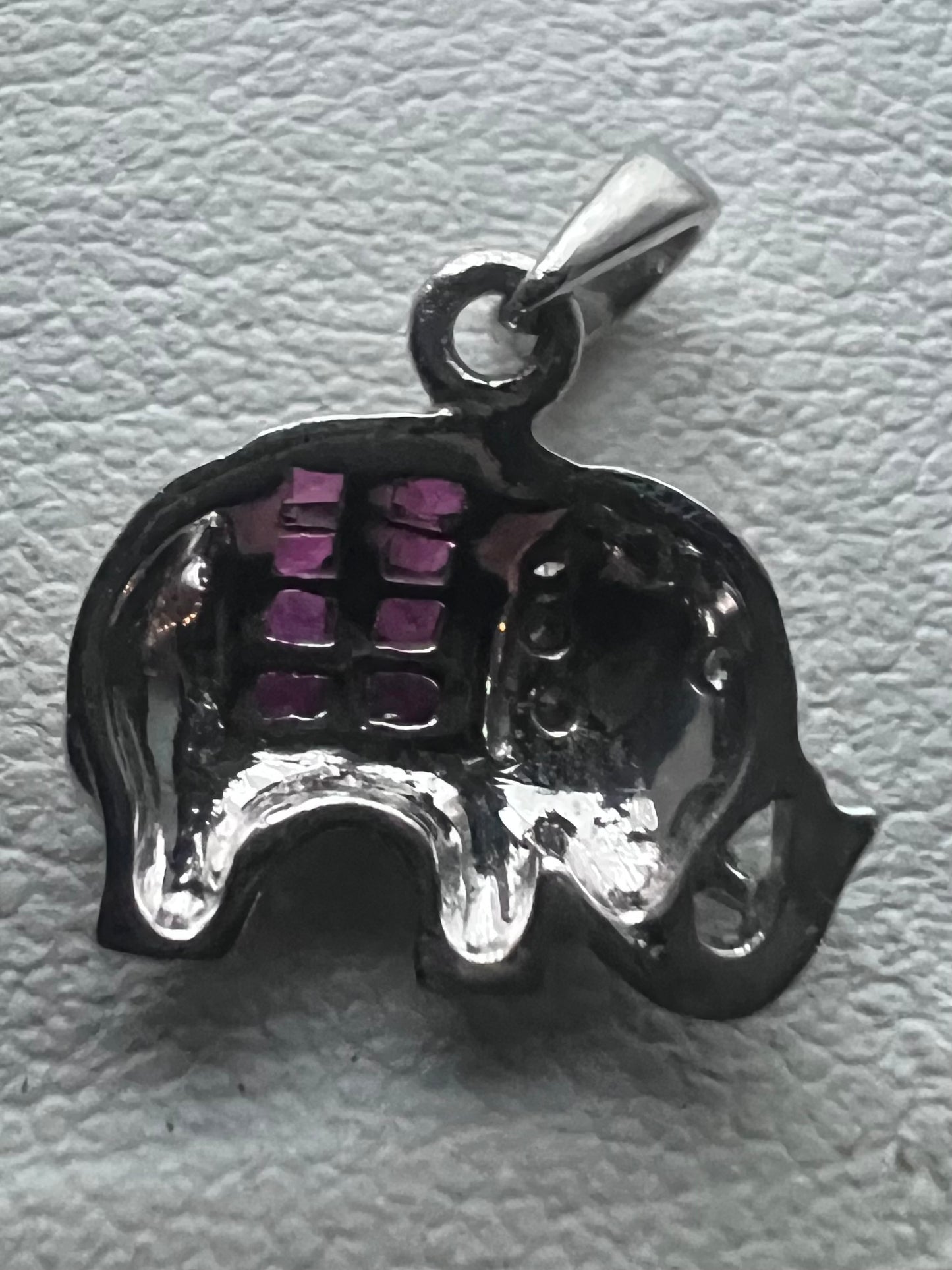 Quality 18ct White Gold Ruby & Diamond Elephant Pendant - 2.00 Grams