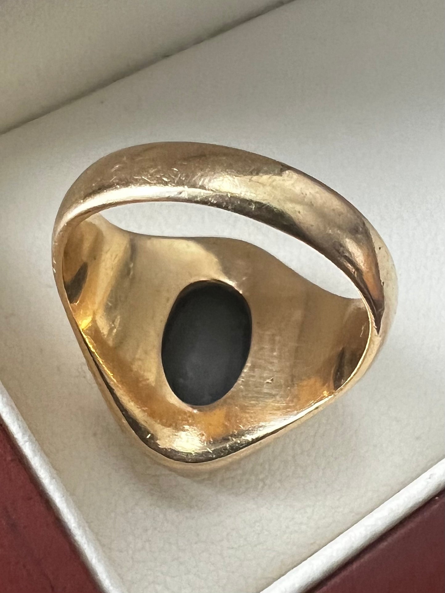 Vintage 18ct Yellow Gold Onyx Crest Signet Ring ~ 10.67 Grams ~ Size - J½