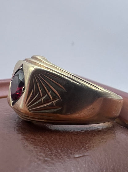 Vintage 9ct Yellow Gold Garnet Signet Ring • Size - R • 6.82 Grams