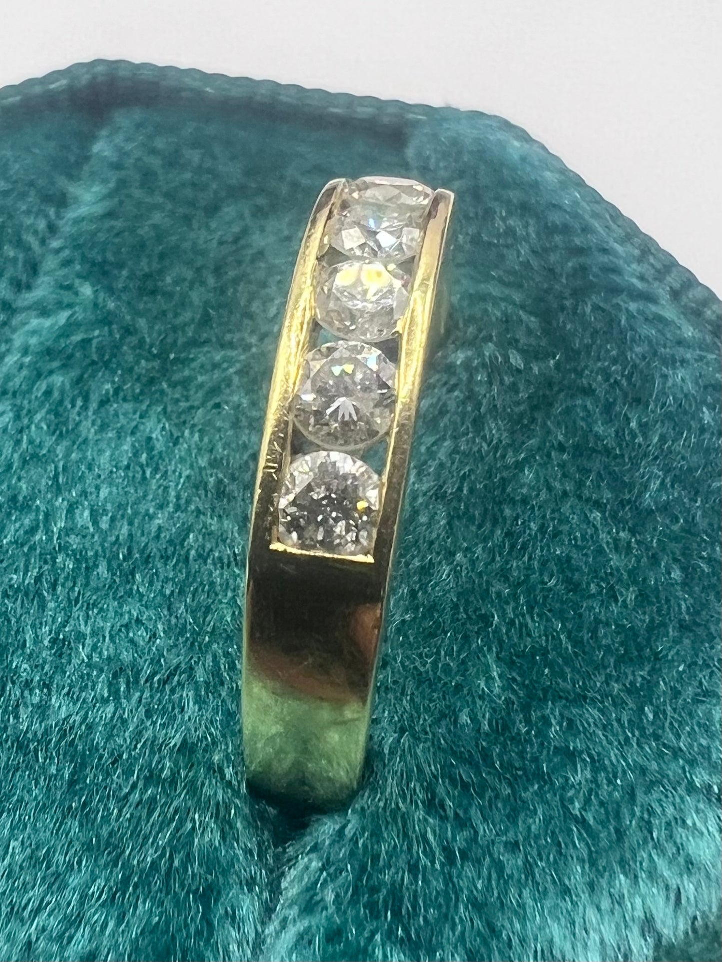 Quality 18ct Yellow Gold 1.00ct Channel Set Diamond Ring - N