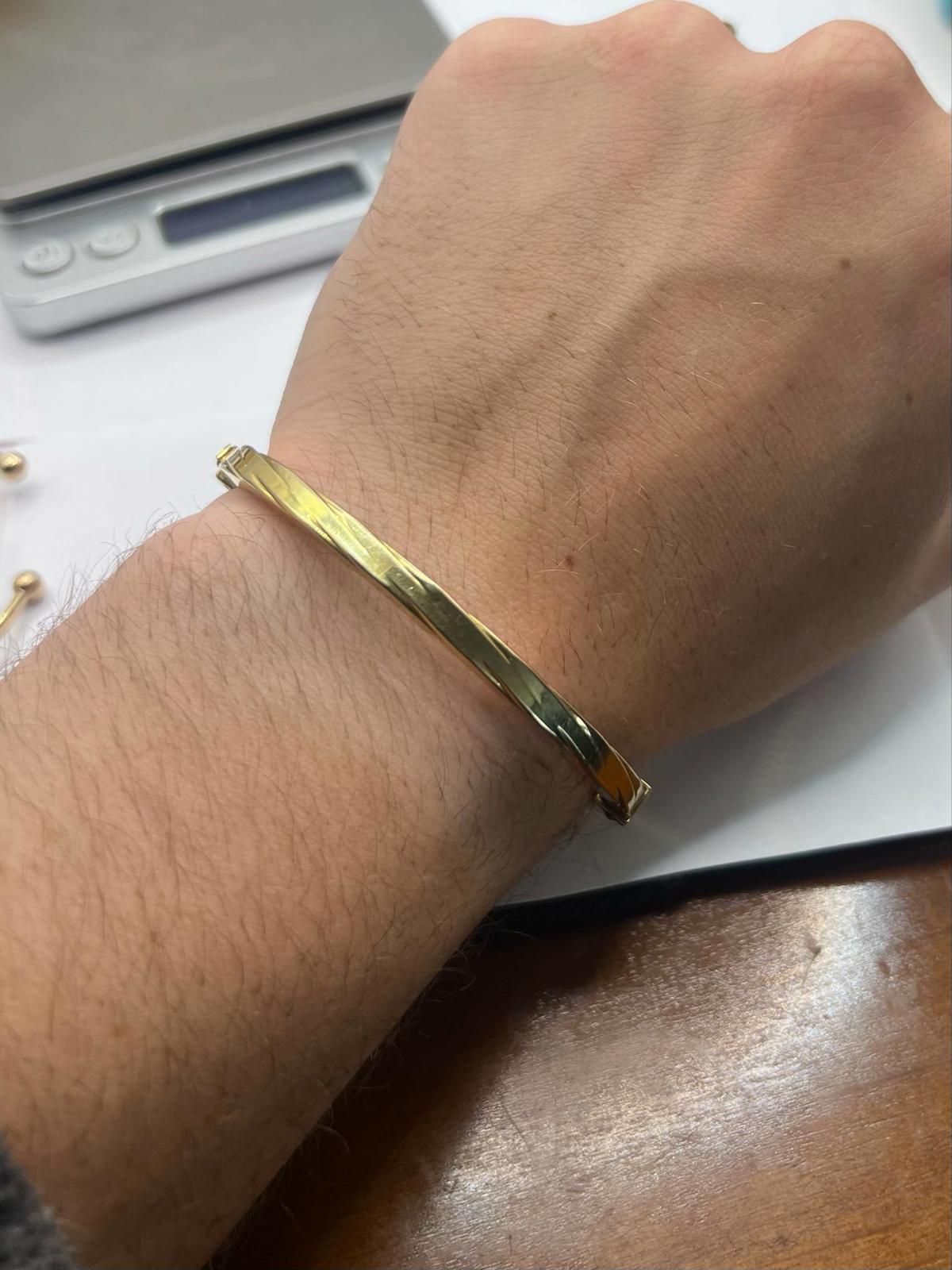 Vintage 9ct Italian Gold UnoAErre Bangle • 8.13 Grams