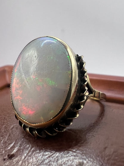 Vintage 9ct Yellow Gold Lucky Horseshoe Opal Ring - M