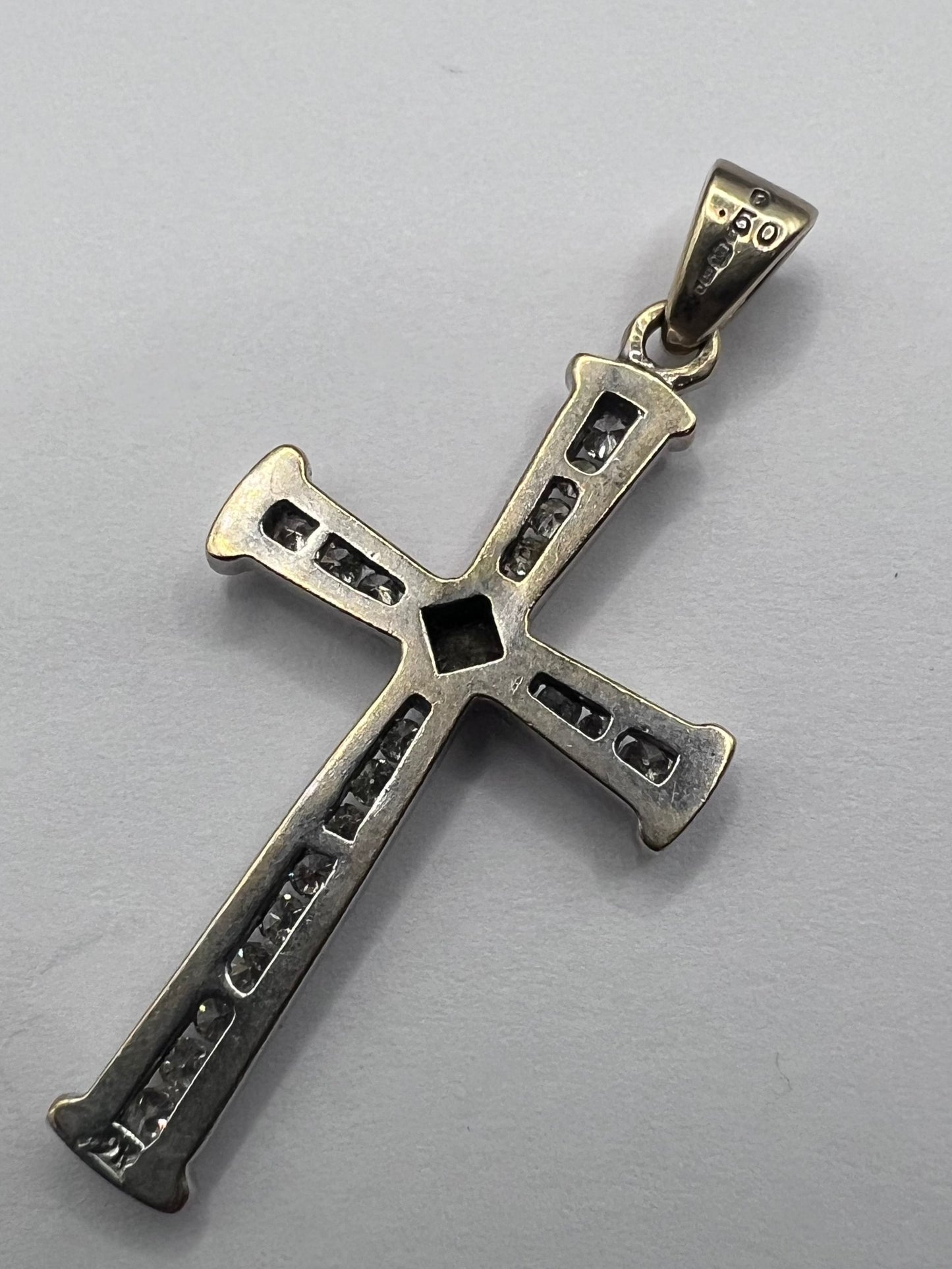 Vintage 9ct White Gold 0.50ct Diamond Set Cross - 3.56 Grams