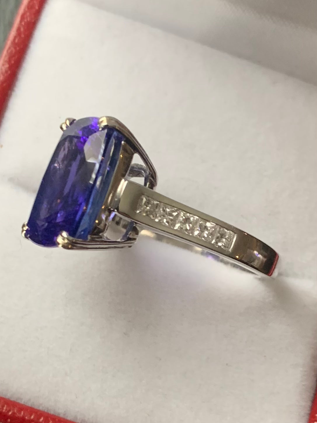 Stunning 18ct White Gold 7ct Tanzanite & Diamond Ring ~ Size - L½