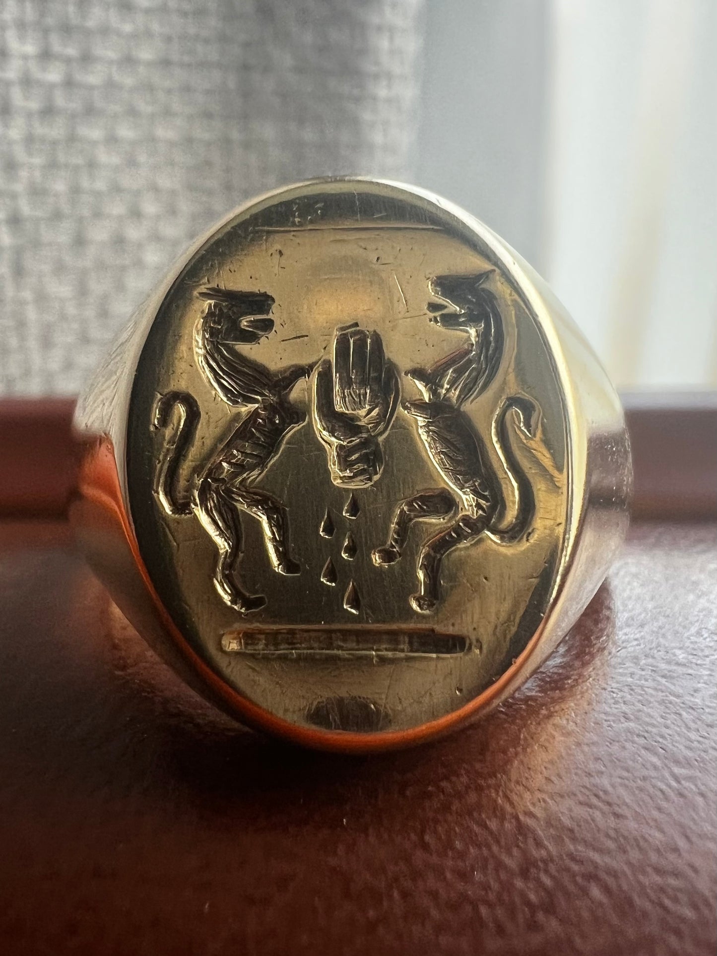 Vintage 18ct Yellow Gold Crest Signet Ring - 15.17 Grams - R