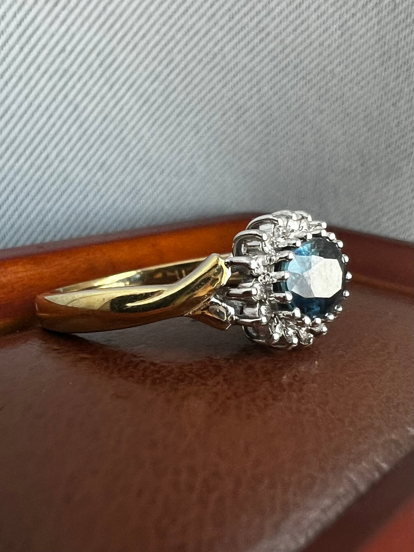 Vintage 9ct Yellow Gold Sapphire & Diamond Cluster Ring - O