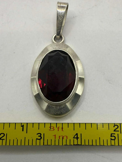 Quality 925 Sterling Silver Garnet Set Pendant • 4.78 Grams