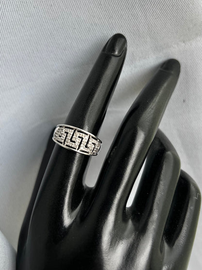 Quality 9ct White Gold Greek Style 0.10ct Diamond Set Ring - O
