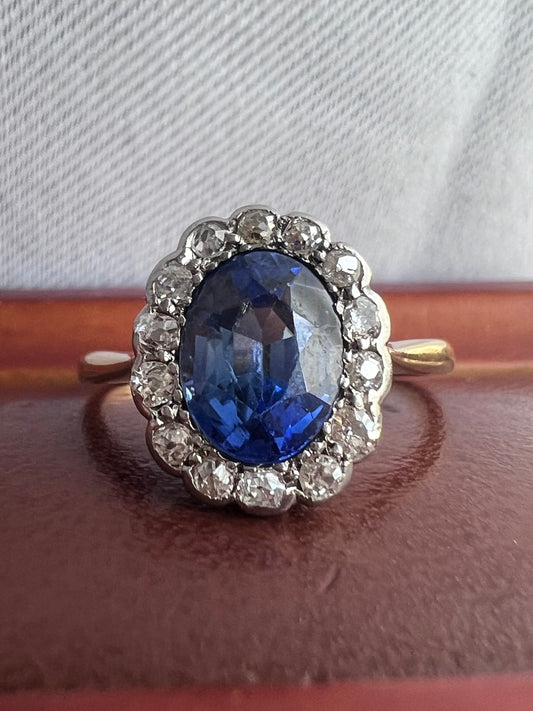 Antique 18ct Oval 2ct Sapphire & Old Mine Diamond Cluster Ring - O