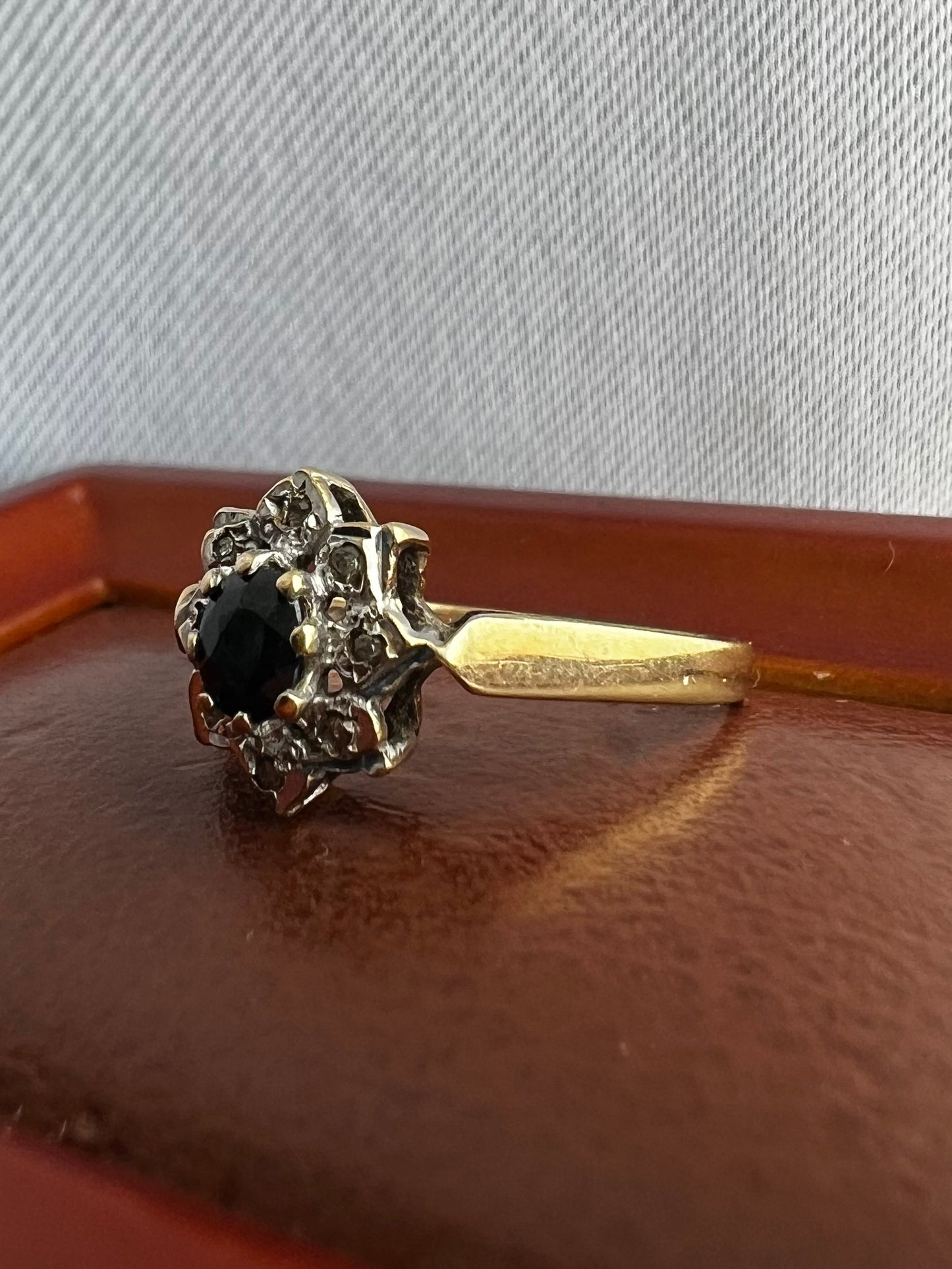 Vintage 9ct Yellow Gold Sapphire & Diamond Ring - N