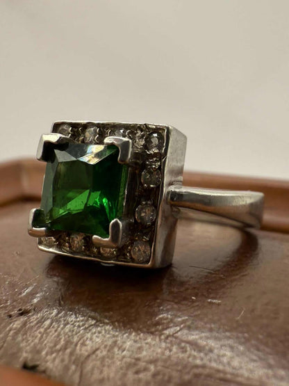 Quality 18GP Green & White Stone Cluster Ring • Size - L • 4.97 Grams