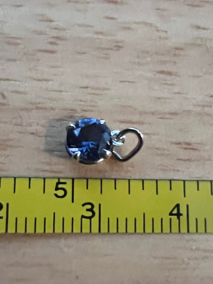 Quality 9ct White Gold Tanzanite Charm - 0.27 Grams