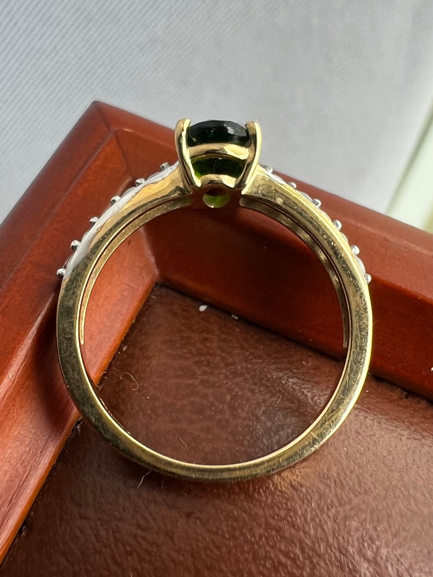 Quality 9ct Yellow Gold Diopside & Cz Ring - J½