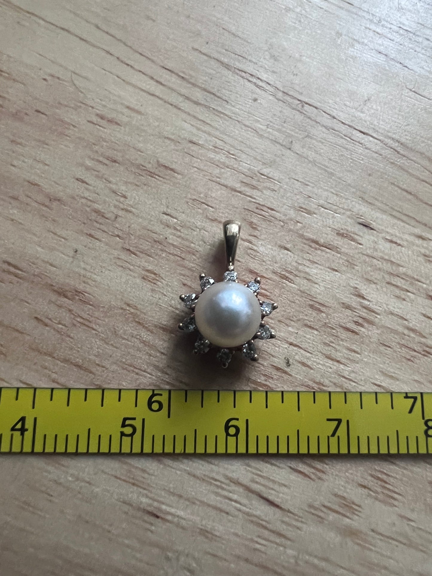 Vintage 9ct Yellow Gold Pearl & Diamond Charm - 0.99 Grams