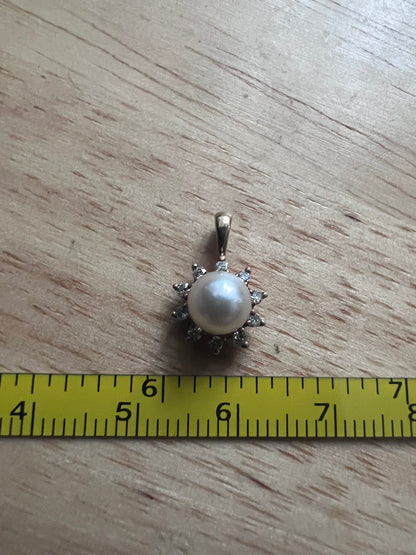 Vintage 9ct Yellow Gold Pearl & Diamond Charm - 0.99 Grams