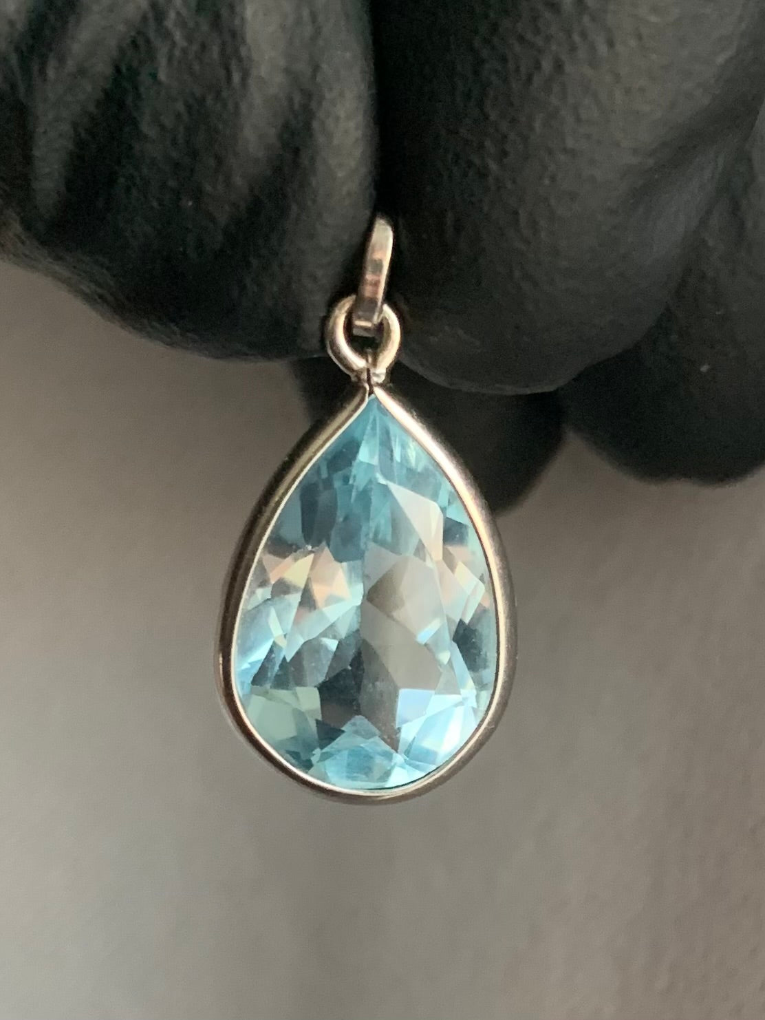 Quality 18ct White Gold Framed Huge 7ct Pear Cut Aquamarine Pendant