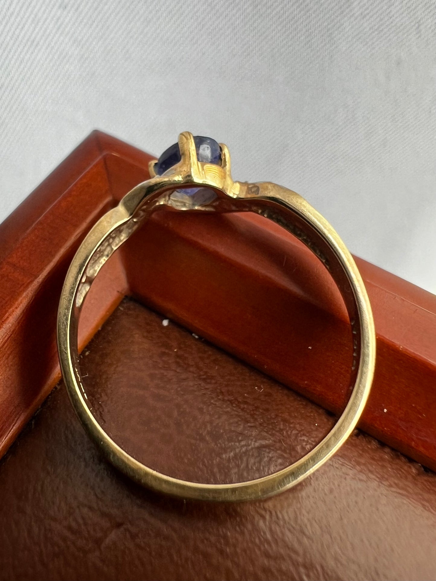 Quality 9ct Yellow Gold Tanzanite & Diamond Ring - O½