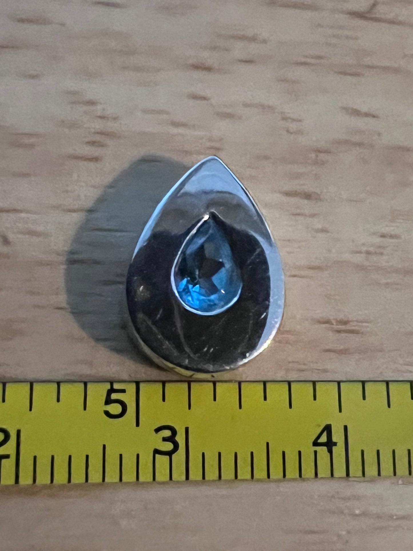 Quality 9ct White Gold Aquamarine Pendant - 1.16 Grams