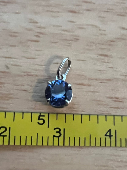 Quality 9ct White Gold Tanzanite Charm - 0.27 Grams