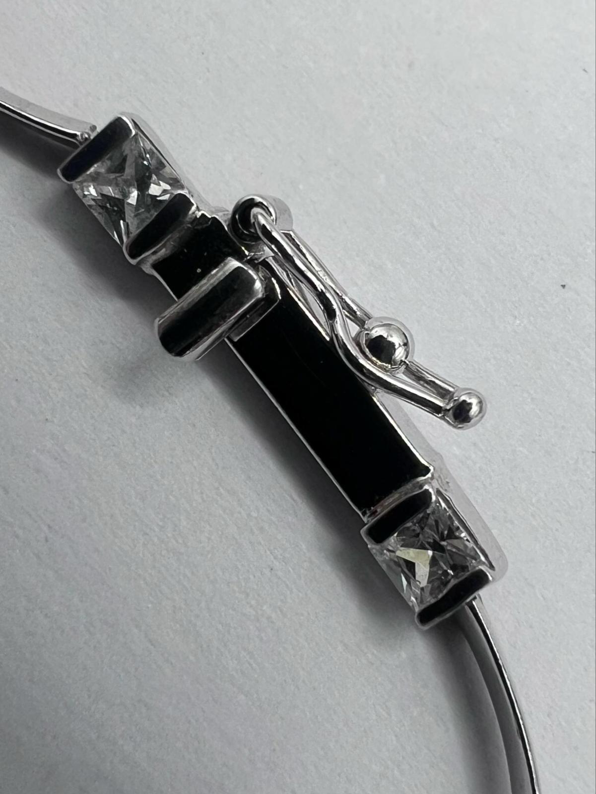 Quality 9ct White Gold Pink & White Topaz Flower Bracelet -  7.99 Grams - 8 Inch