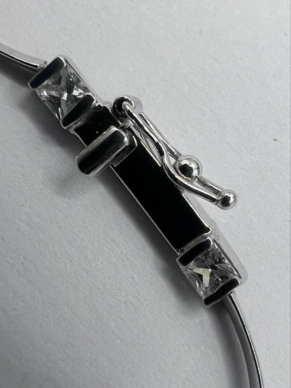 Quality 9ct White Gold Pink & White Topaz Flower Bracelet -  7.99 Grams - 8 Inch
