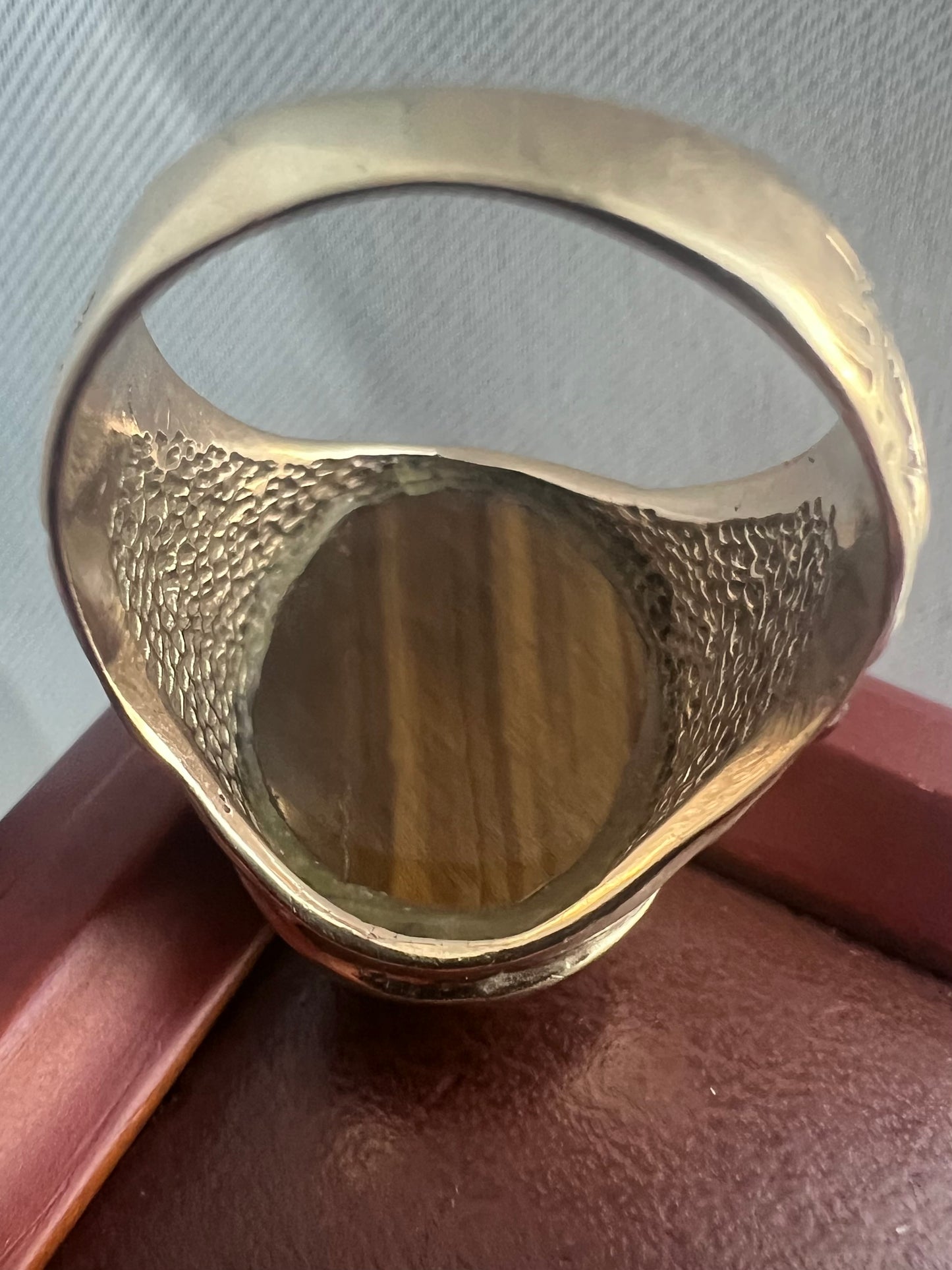 Unique 9ct Yellow Gold Patterned Tiger Eye Signet Ring - U