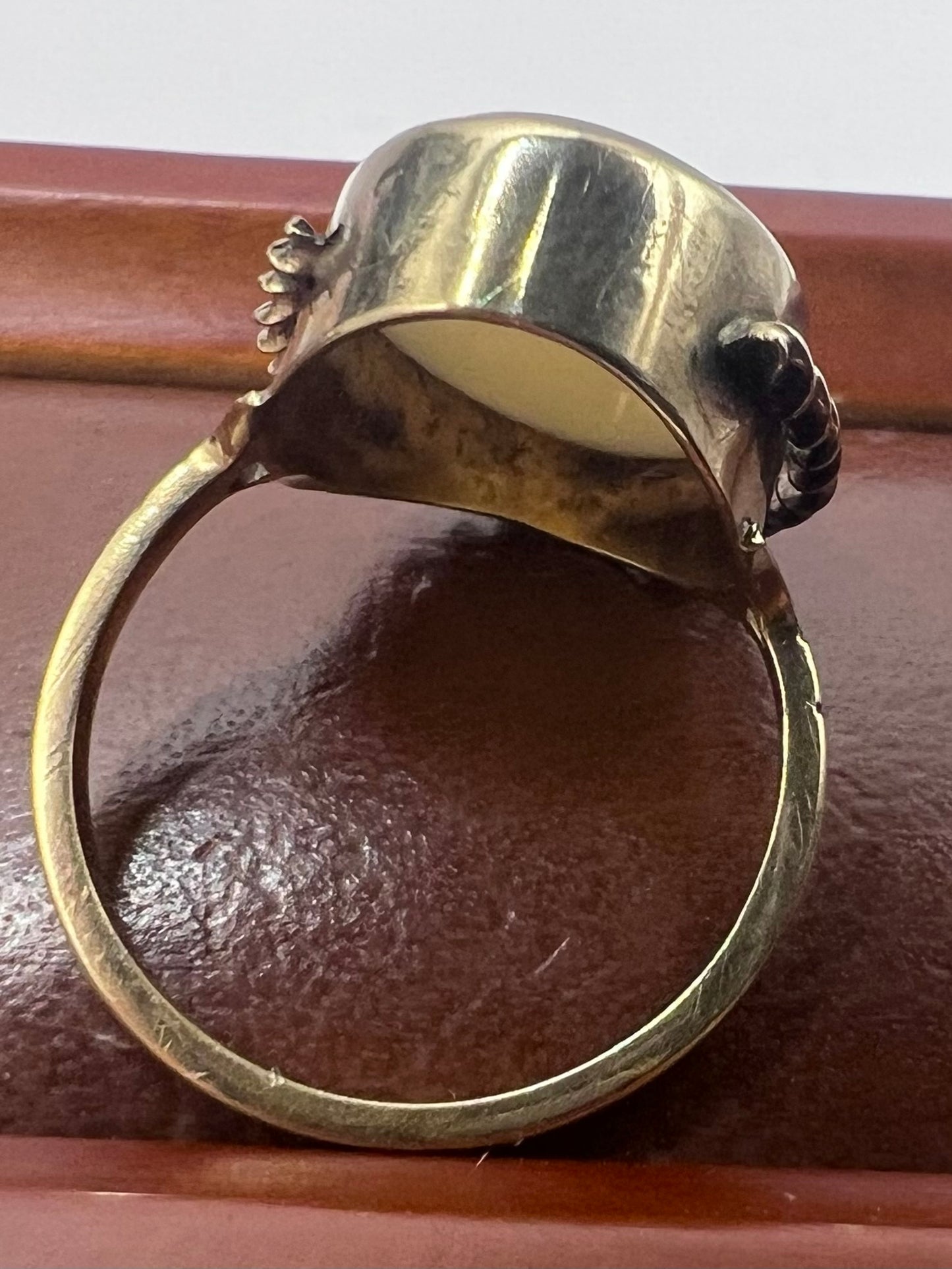Vintage 9ct Yellow Gold Lucky Horseshoe Opal Ring - M