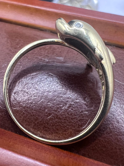 Quality 9ct Yellow Gold Diamond Eyes Dolphin Ring - S