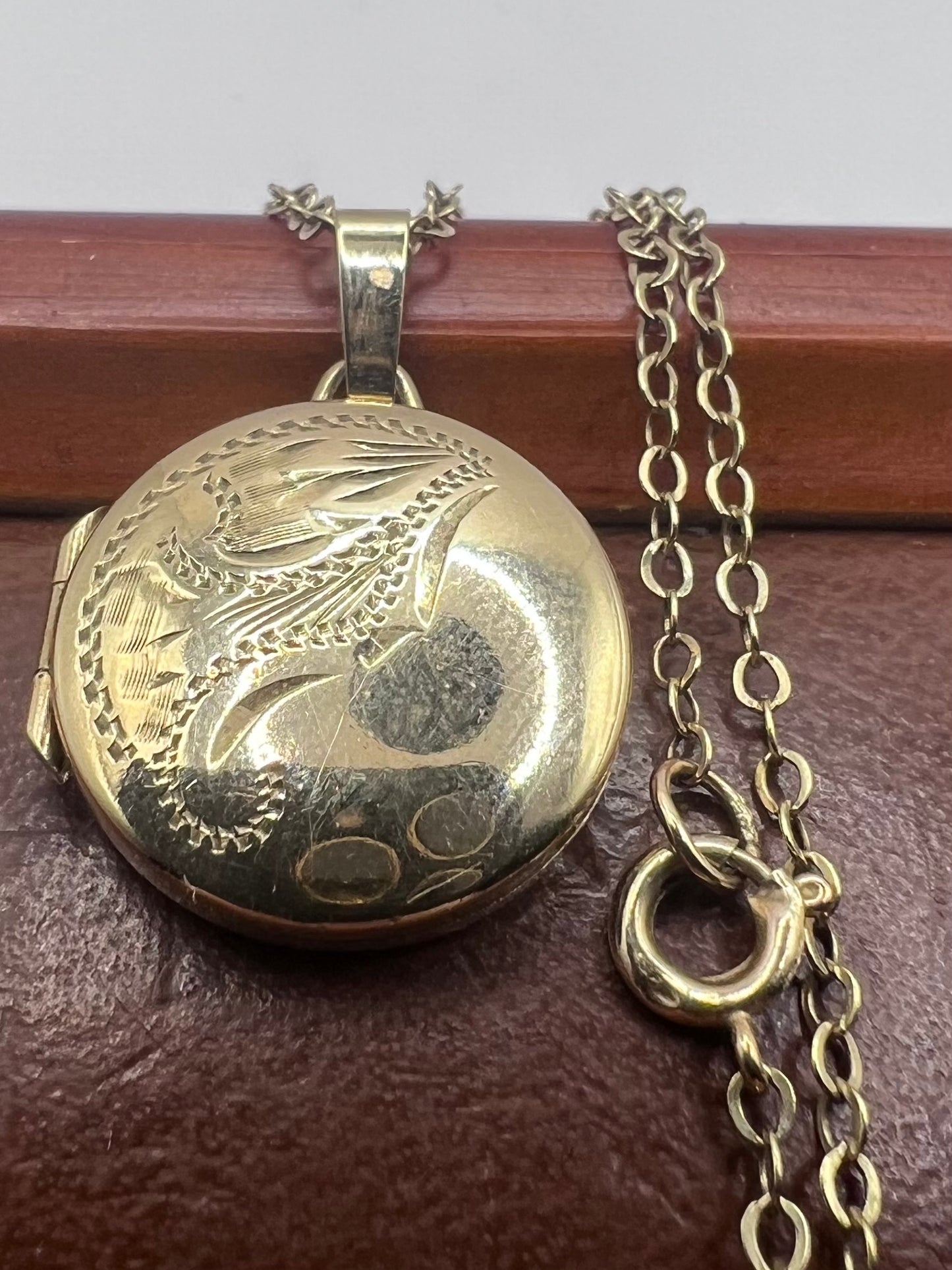 Vintage 9ct Yellow Gold Locket & Chain Set • 3.94 Grams • 18 Inch