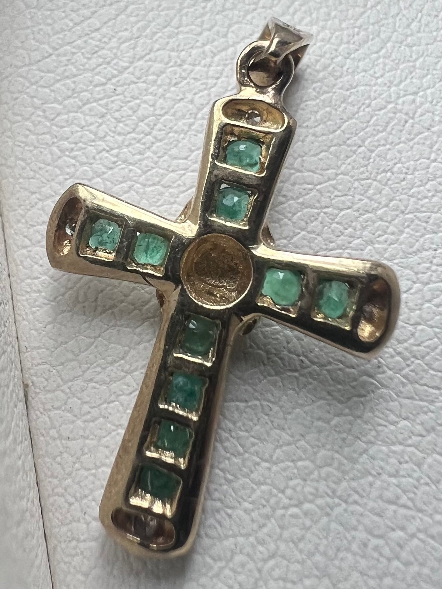 Vintage 9ct Yellow Gold Emerald & Diamond Cross Pendant - 1.06 Grams