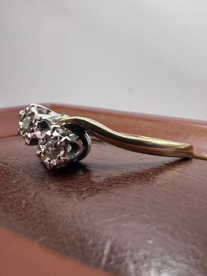 Vintage 9ct Yellow Gold Crossover Diamond Ring - O