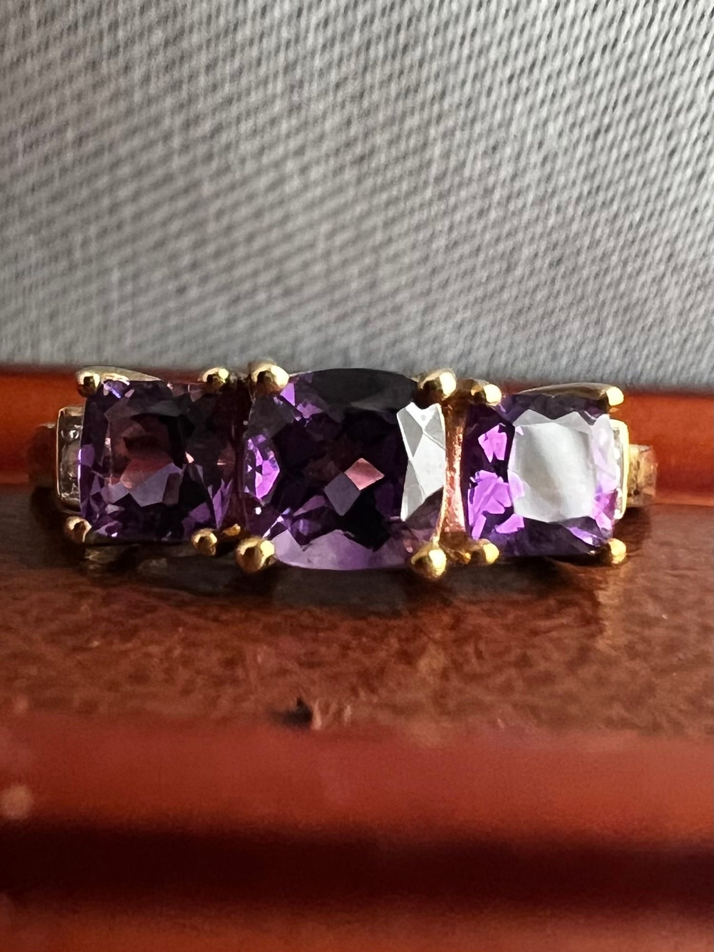 Quality 9ct Yellow Gold Amethyst & Diamond Set Ring - P½