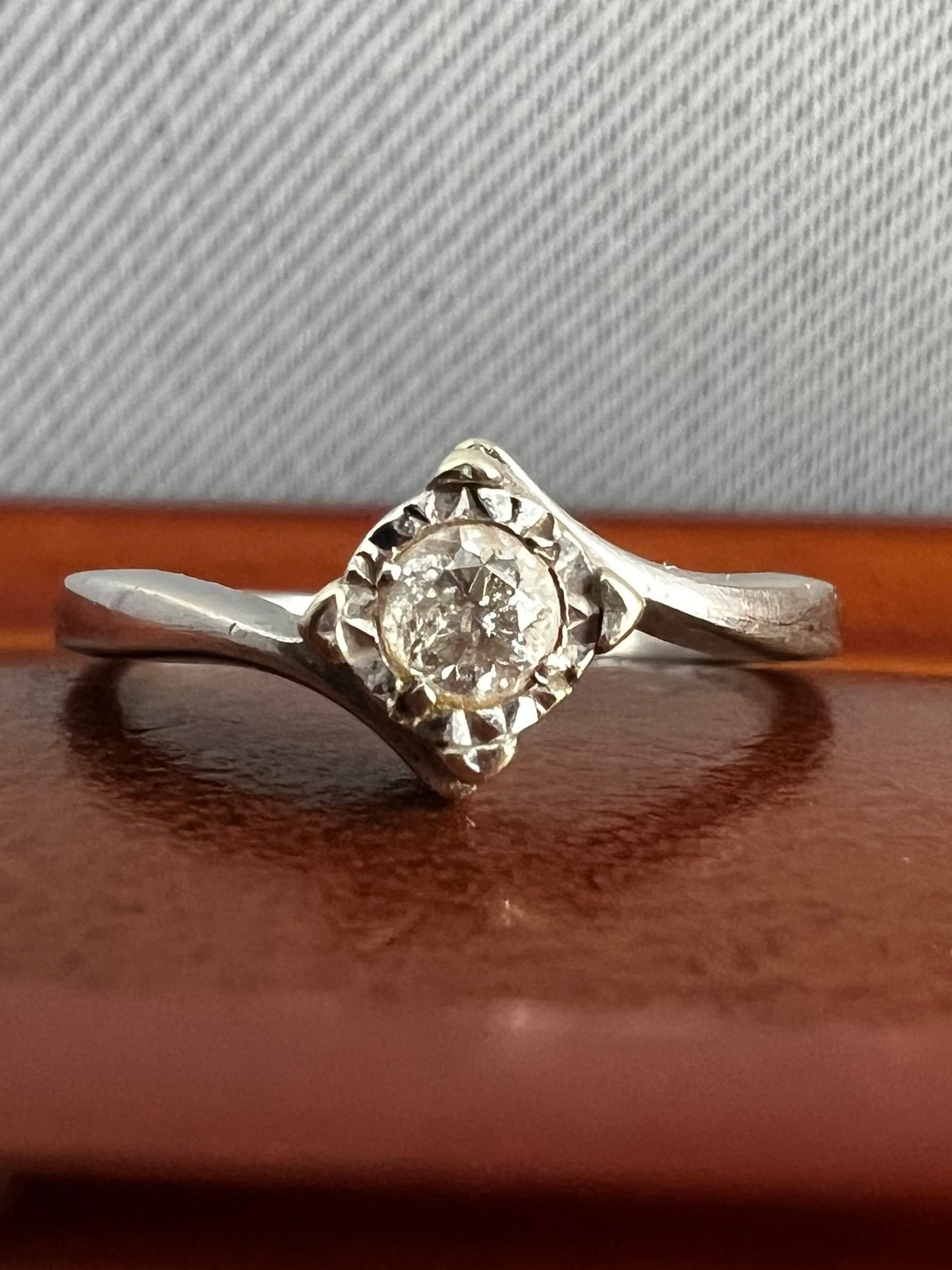 Quality 9ct White Gold 0.15ct Round Diamond Ring ~ 2.20 Grams ~ Size - L