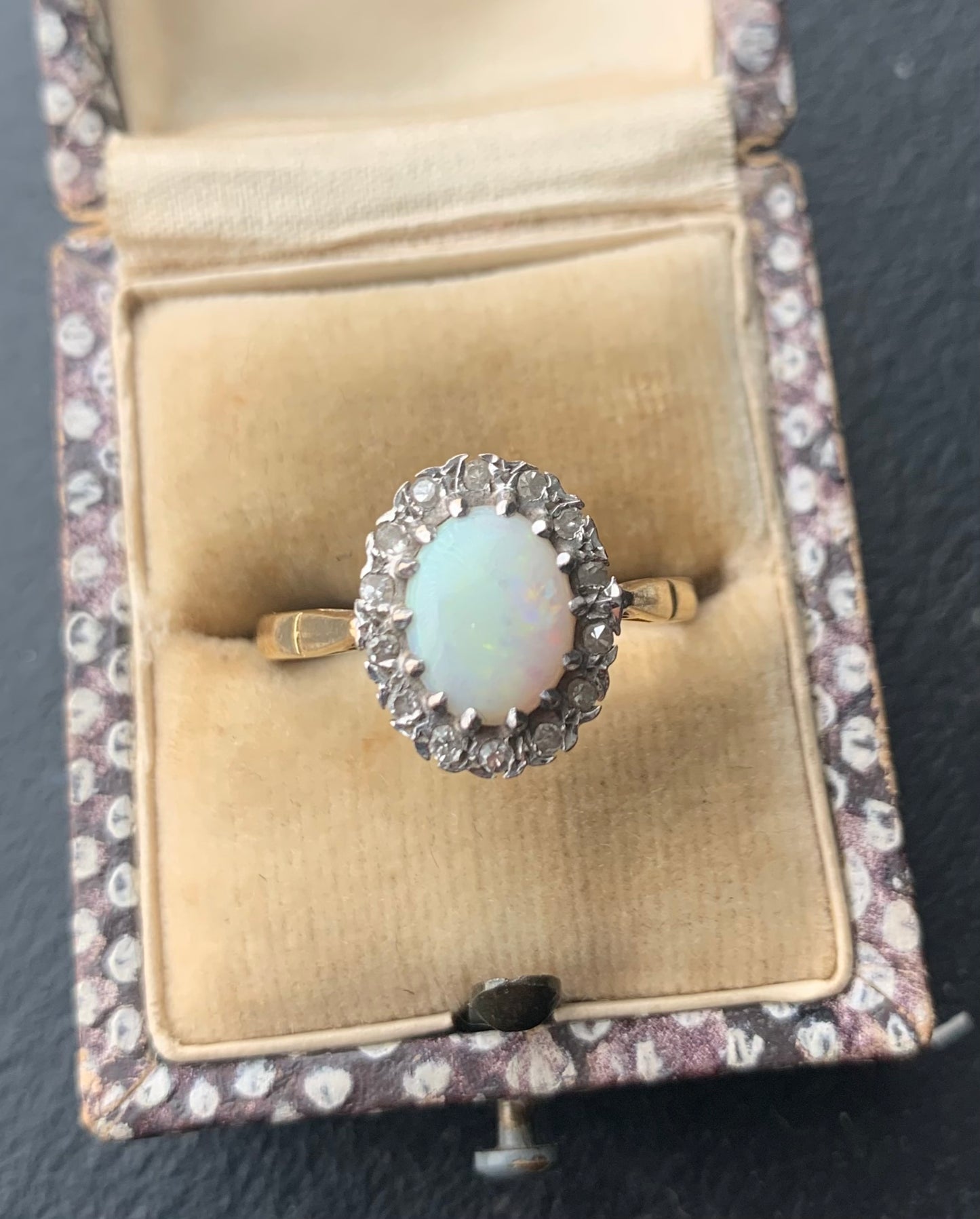 Vintage 18ct Opal & Diamond Ring ~ 4.32 Grams ~ Size - S