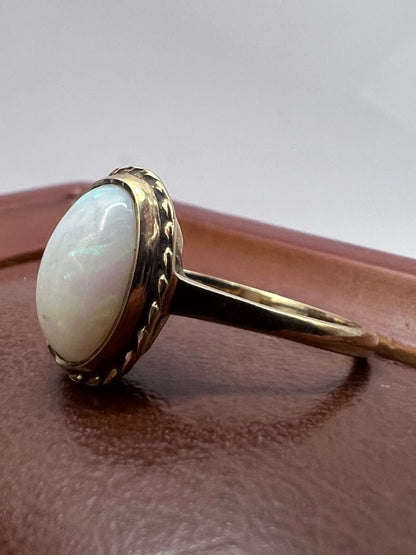 Vintage 9ct Yellow Gold Opal Ring - M½