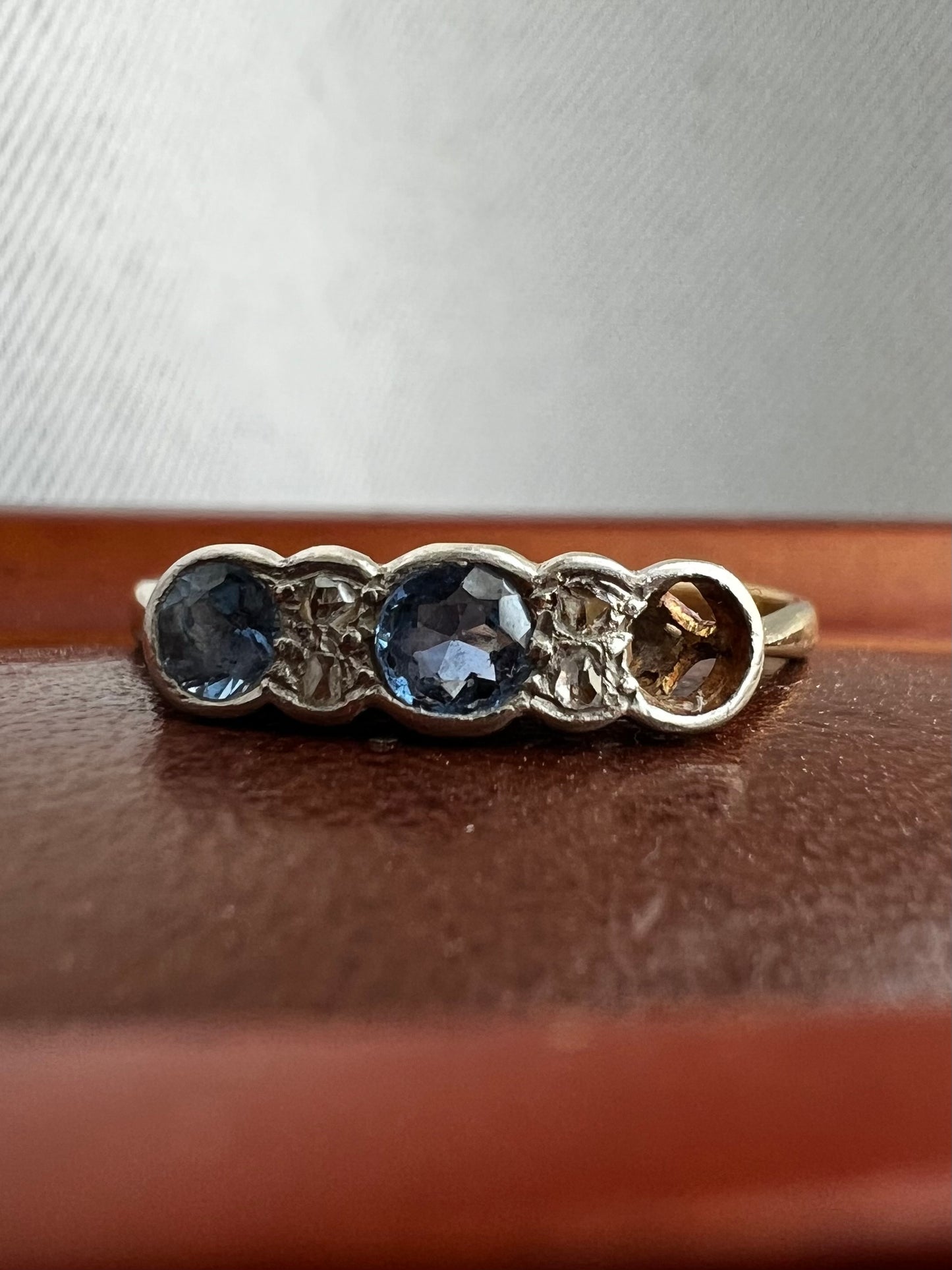 Antique Cornflower Sapphire & Diamond Ring - N½