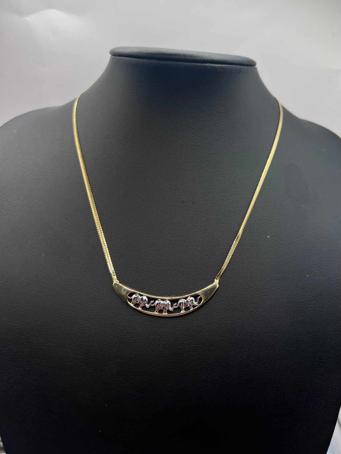Quality 9ct Yellow & White Gold Elephant Pendant & Chain Set • 6.18 Grams