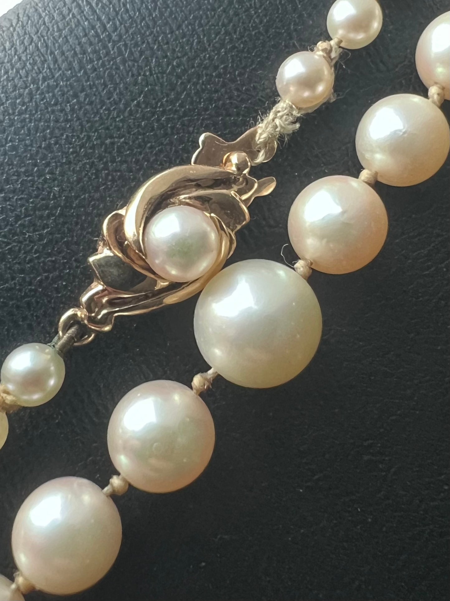 Vintage 9ct Clasp Graduating Pearl Necklace - 24 Inch - 20.54 Grams