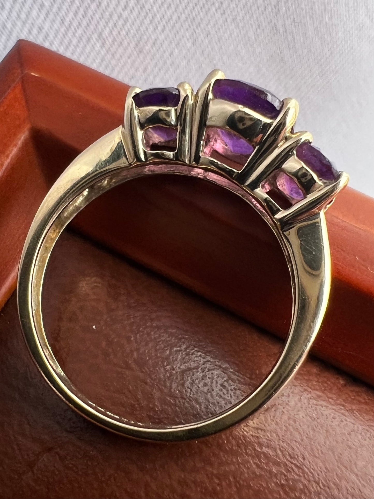 Quality 9ct Yellow Gold Amethyst Trilogy Ring - J½