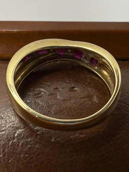 Quality 9ct Yellow Gold Ruby & Diamond Set Ring • 2.95 Grams • Size - M